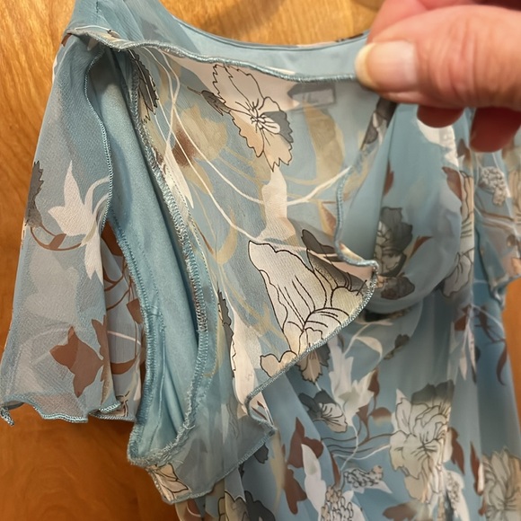 Dress in Woman’s size 12, lined, polyester, spring dress - Picture 6 of 6